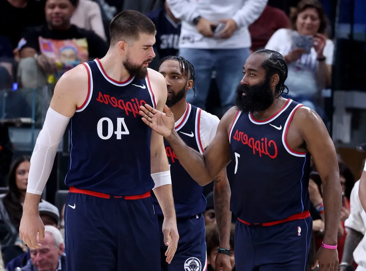 包含洛杉矶快船训练开放日，国际比赛日远射贴柱引欢呼，欧超杯在即，细节决定成败的词条